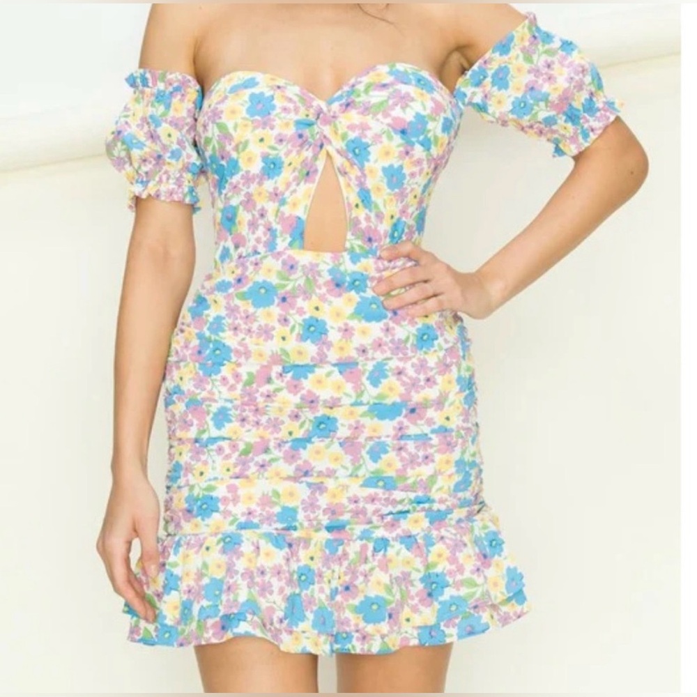 Fiestar Floral Off-Shoulder Cut Out Mini Dress Medium Ruched‎ Ruffle Cottagecore